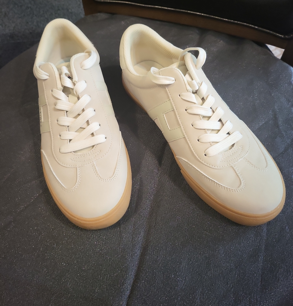 Tommy Hilfiger Women's Classic Beige Low-Top Sneakers with Gum Sole